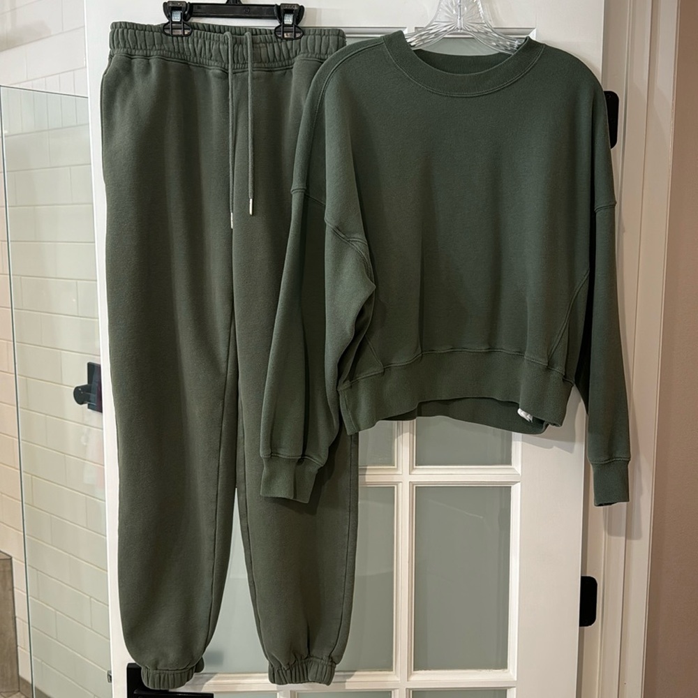Abercrombie & Fitch soft Essential Sunday Crew sweatshirt & Sweatpants S-M Olive